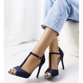 Inna Marineblaue Sandalen auf einem Munger-Absatz 2