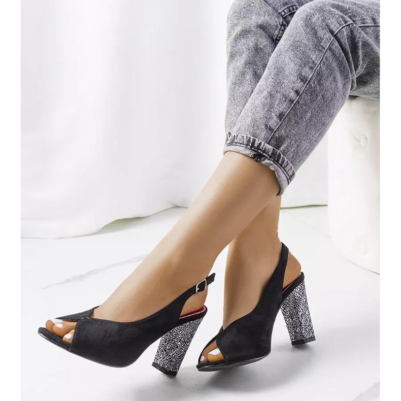 Schwarze Wildledersandalen von Bonnie 2