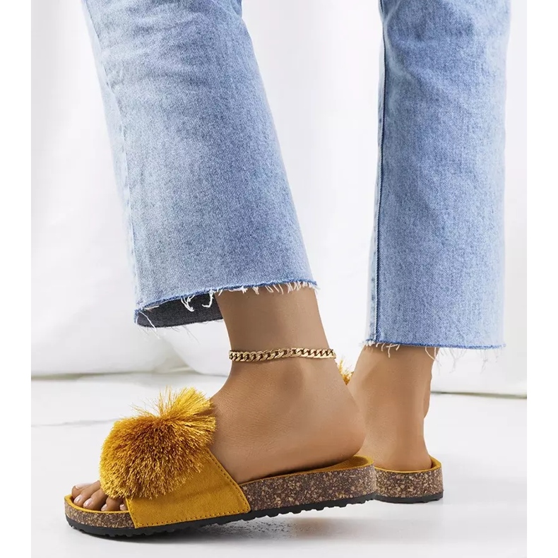 Gelbe Flip-Flops auf der Rett-Korksohle 1