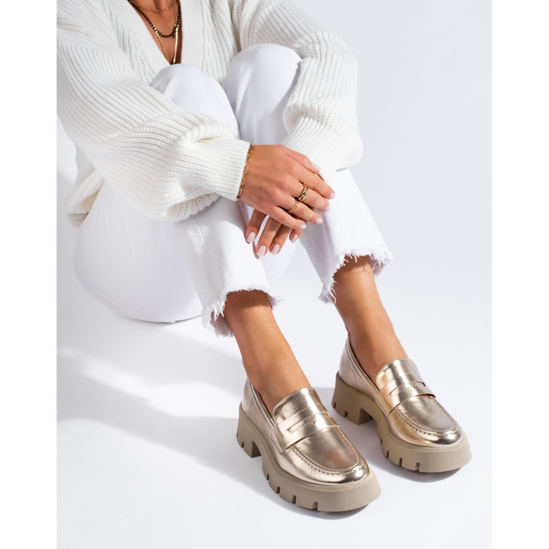 Goldene Damenmokassins auf dicker Sohle von Shelovet 1