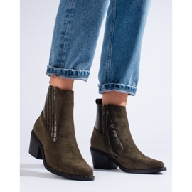 Braune, stylische Stiefel für Damen bei Shelovet 2
