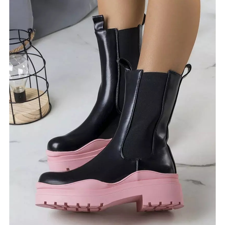 BM Schwarze Stiefel auf rosafarbener Jadiel-Sohle 2