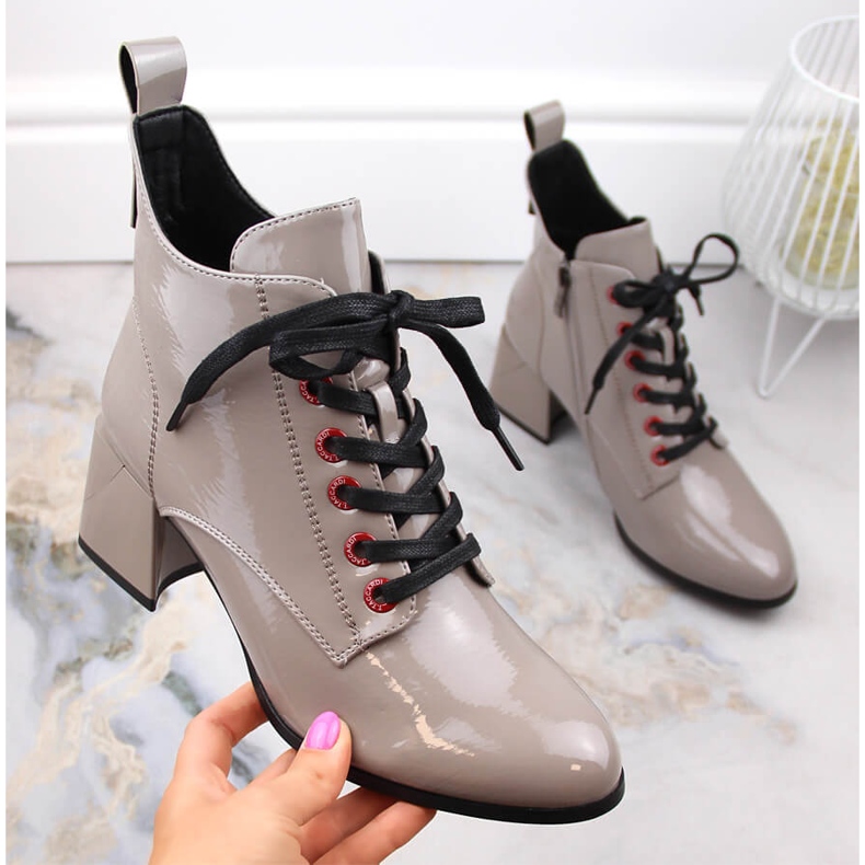 Lackierte taupefarbene Damenstiefel D&amp;A S.Barski Premium Collection MR870-66 beige 1