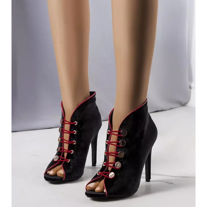 BM Schwarze Pumps mit Oberteil von Nilsi 1