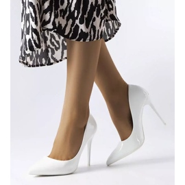 BM Iliana weiß lackierte High Heels 1