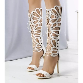 PA1 Graue Sandalen mit dekorativem Obermaterial von Julio 1