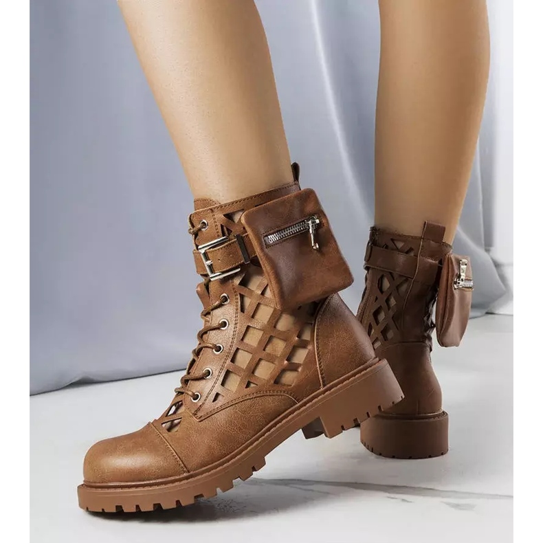 BM Cecelia braun durchbrochene Stiefel 1