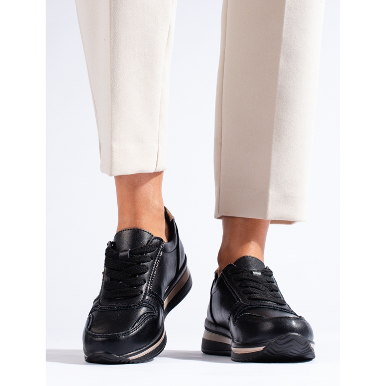 Schwarze Ledersneaker von Shelovet 2