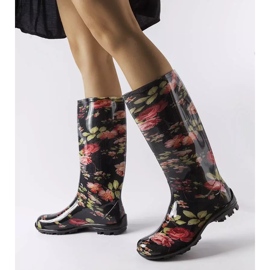 Schwarze hohe Stiefel mit Pimen-Rosen weiß 1