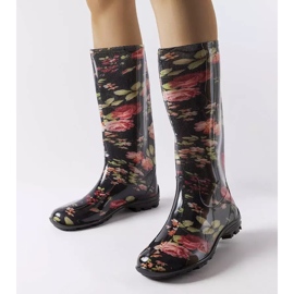 Schwarze hohe Stiefel mit Pimen-Rosen weiß 2