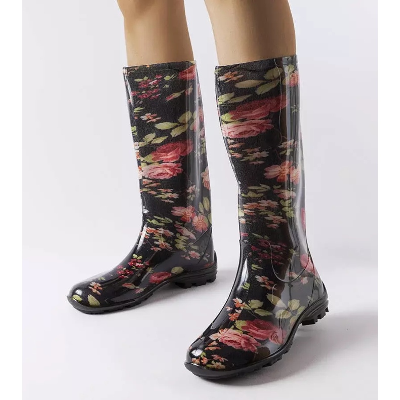Schwarze hohe Stiefel mit Pimen-Rosen weiß 2