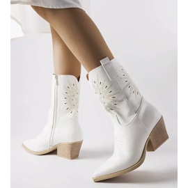 Weiße Cowboystiefel von Leopardi mit verziertem Obermaterial 1