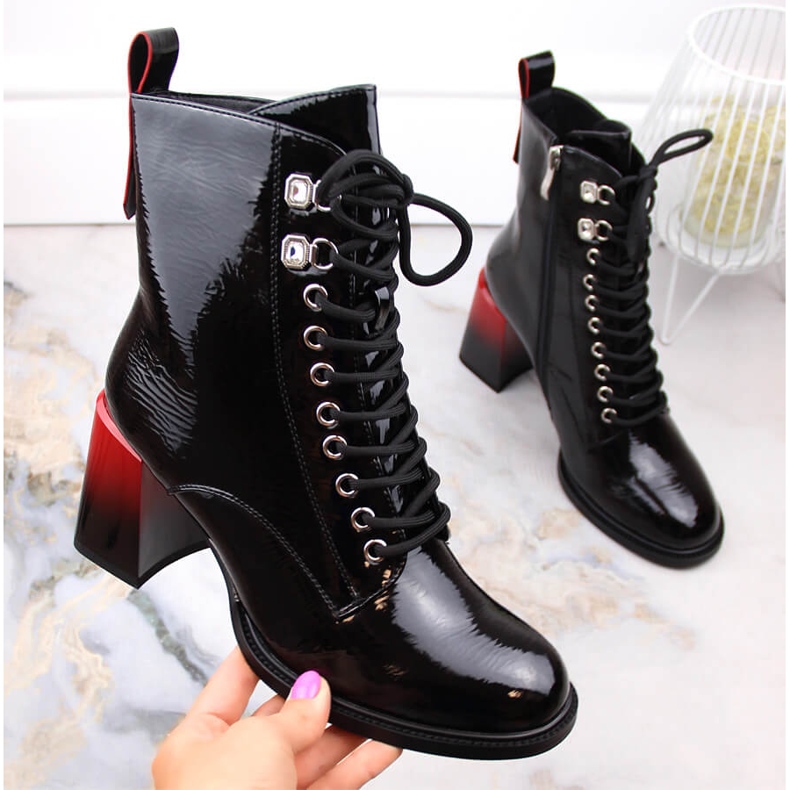 Schwarz lackierte Damenstiefel mit hohem Absatz D&amp;A S.Barski Premium Collection MR870-06 1