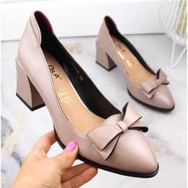 Damenschuhe mit hohen Absätzen und Schleife in Beige D&amp;A S.Barski Premium Collection MR870-48 1