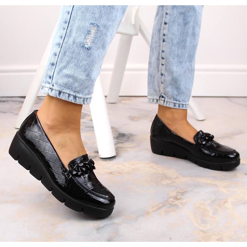 Damenschuhe aus Leder, schwarz lackiert Croco Filippo 1