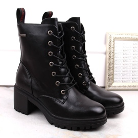 Schwarze Vinceza-Schnürstiefel am Pfosten 1