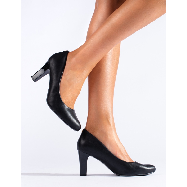Klassische schwarze Pumps 1