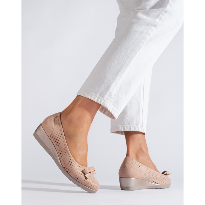 W. Potocki Damen-Pumps mit niedrigem Keilabsatz Potocki durchbrochen beige 2