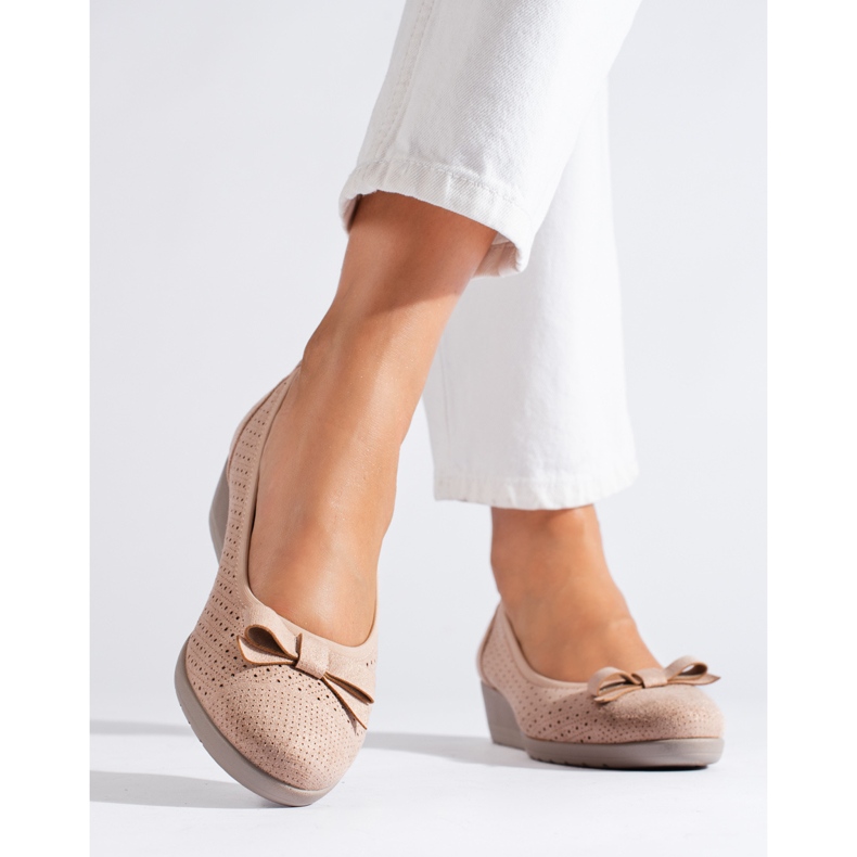 W. Potocki Damen-Pumps mit niedrigem Keilabsatz Potocki durchbrochen beige 1