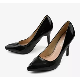 Schwarze Pumps an der LEI-02 Ferse 2