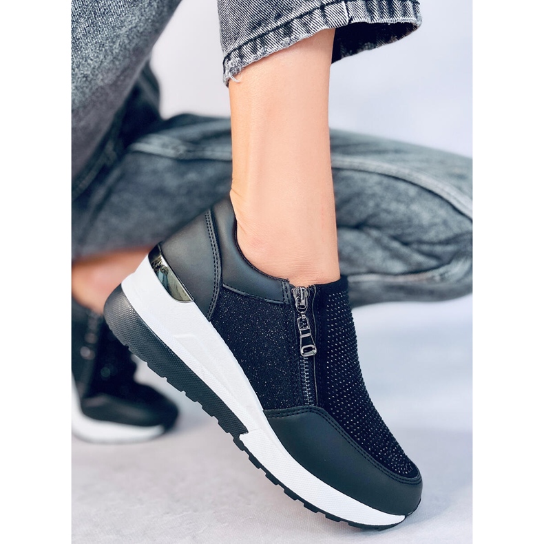 Sportliche Damen-Sneaker in glänzendem Schwarz mit Keilabsatz 3