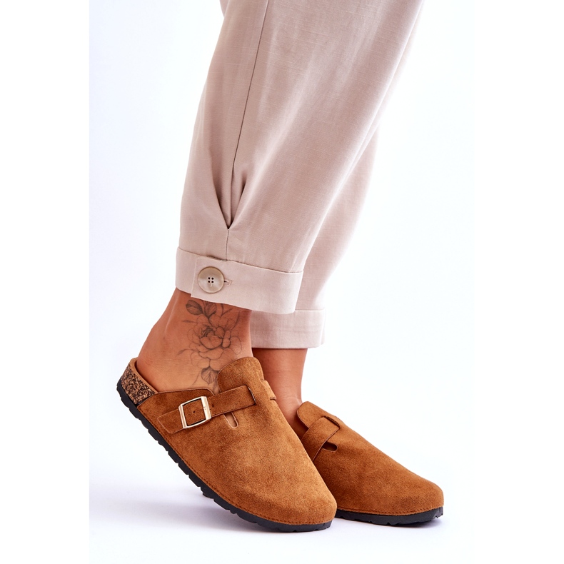 Wildleder-Flip-Flops auf einer Plateausohle aus Kamelkork braun 3