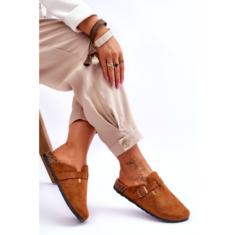 Wildleder-Flip-Flops auf einer Plateausohle aus Kamelkork braun 2