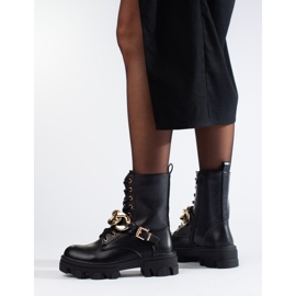 Diamantique Schwarze Taschen auf dem Bahnsteig 2