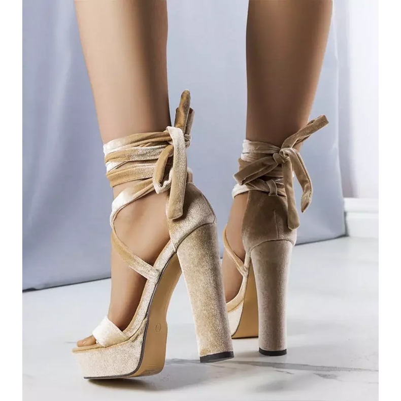 PA1 Beige hohe Schnürsandalen von Dax 1