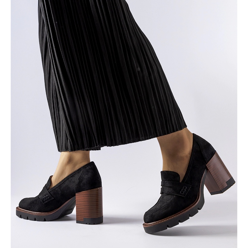 Schwarze Pumps mit Ledereinsatz von Vinceza 1