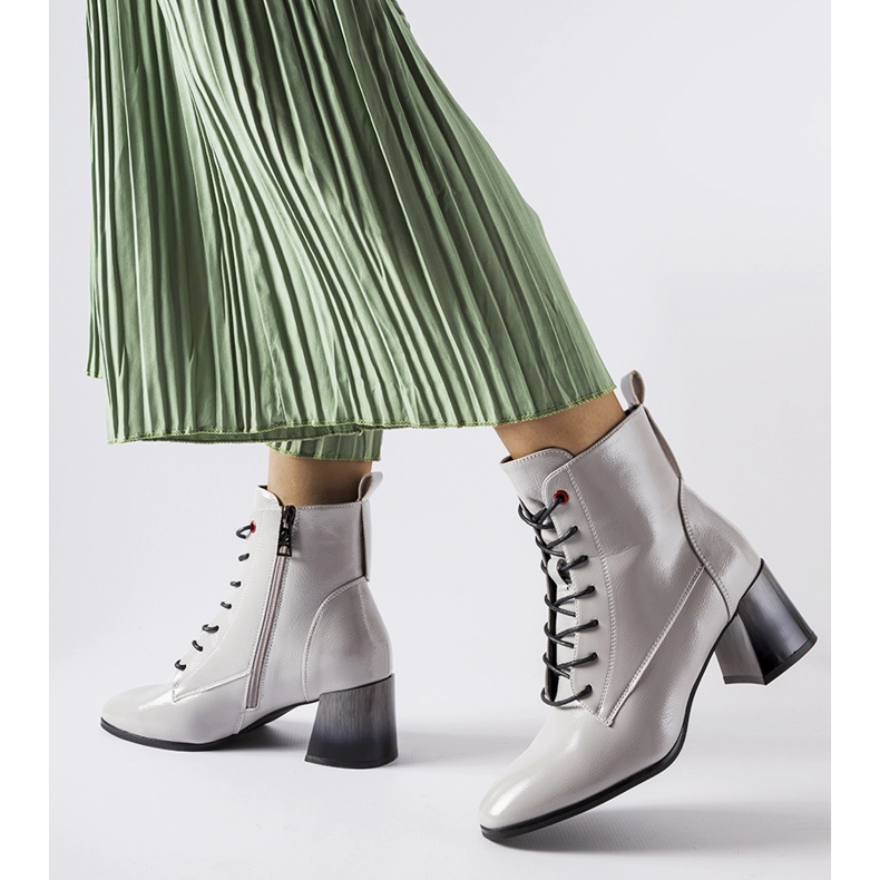 Inna Graue, isolierte Stiefeletten von Vinceza 1