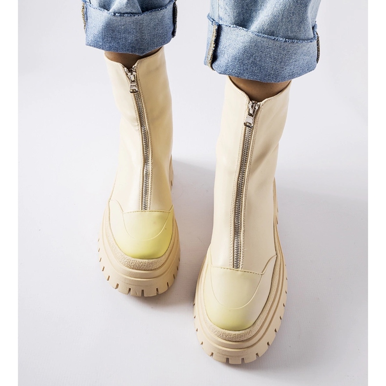 Beigefarbene, massive Stiefeletten mit Bergamo-Reißverschluss 1