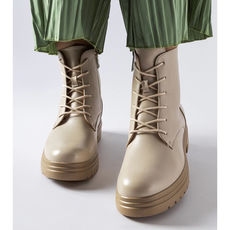 Beige isolierte Wanderstiefel von Vinceza 1