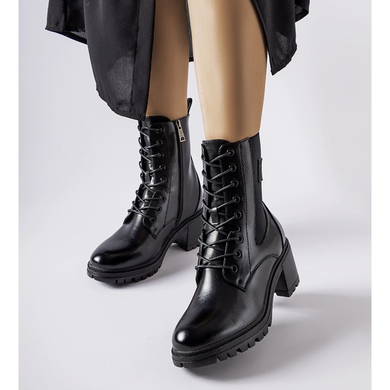 Schwarze, isolierte Stiefeletten von Vinceza 1