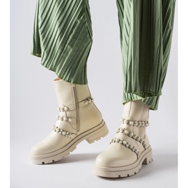 Beigefarbene Stiefeletten, verziert mit Callicratide-Perlen 1