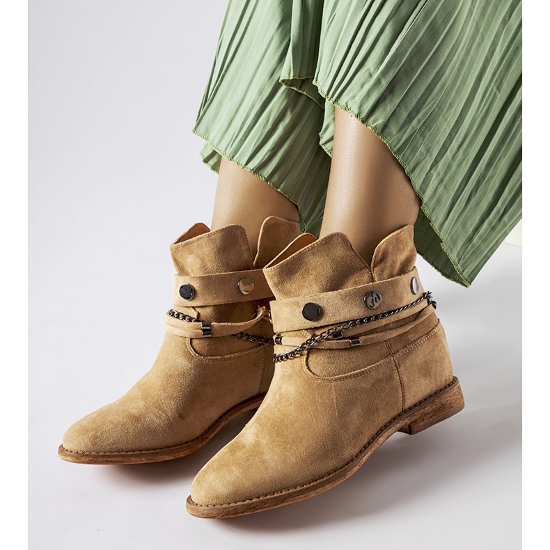 Beige isolierte Keilstiefel von Rinehart 1