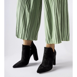 Schwarze Cammoro-Stiefeletten aus Wildleder 1