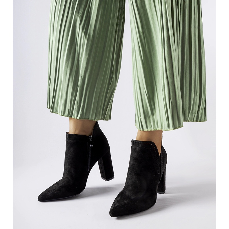 Schwarze Cammoro-Stiefeletten aus Wildleder 1