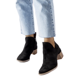 Schwarze Busson-Stiefeletten mit unregelmäßigem Obermaterial 1