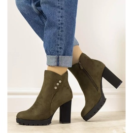 Castaneda Wildleder grüne Stiefel am Pfosten 1