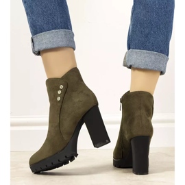 Castaneda Wildleder grüne Stiefel am Pfosten 2