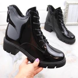 Damen-Lacklederstiefel mit Absatz und Plateau, isoliert, schwarz, Vinceza 16438 1