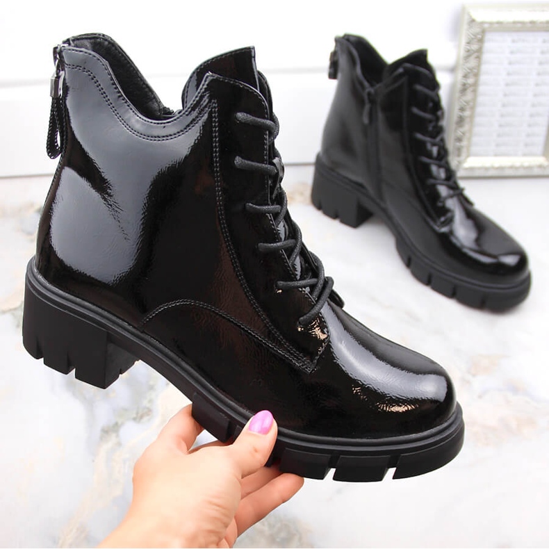 Damen-Lacklederstiefel mit Absatz und Plateau, isoliert, schwarz, Vinceza 16438 1