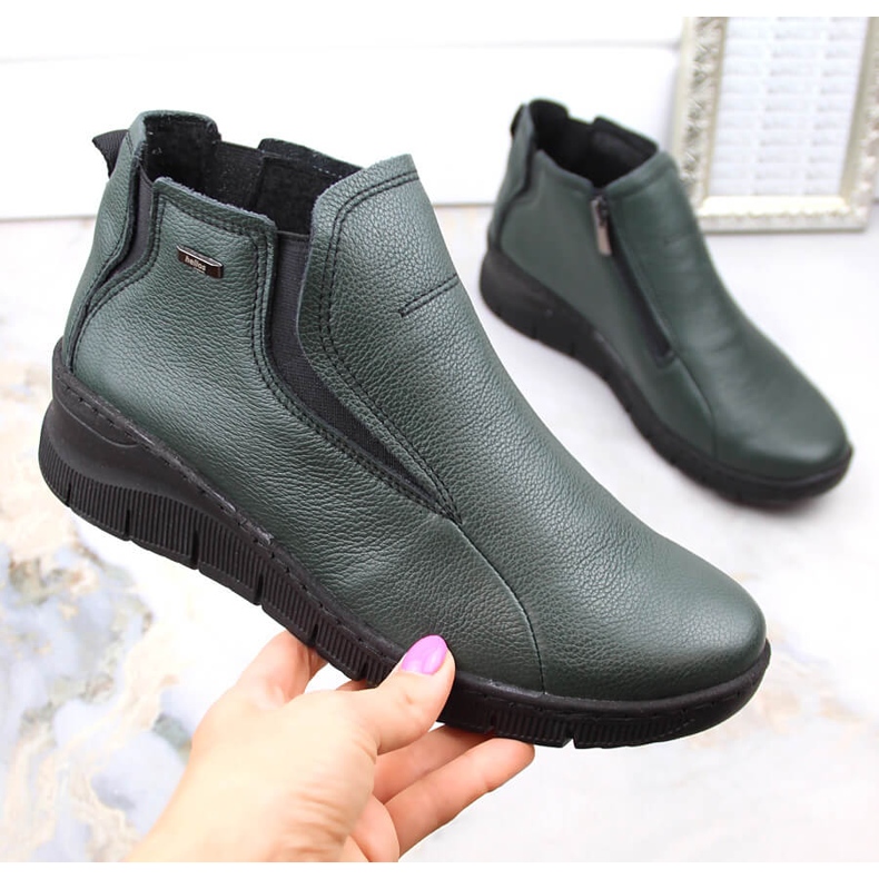 Bequeme Damen-Keilstiefel aus Leder, isoliert grün Helios 552.566 1