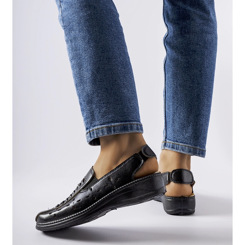 Schwarze durchbrochene Glafi-Sandalen 1