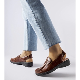 Braune durchbrochene Sandalen von Glafi 1