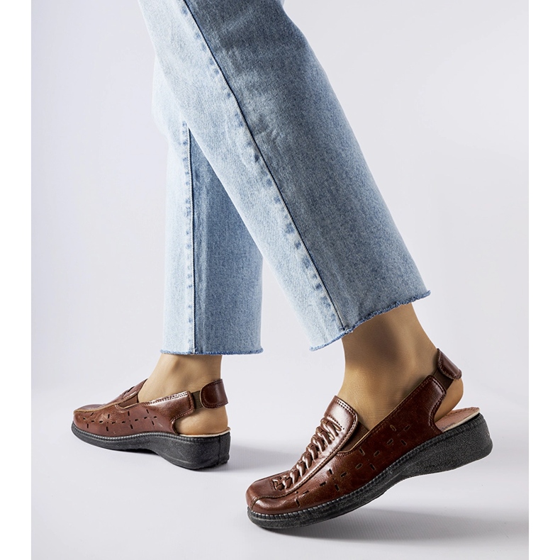 Braune durchbrochene Sandalen von Glafi 1