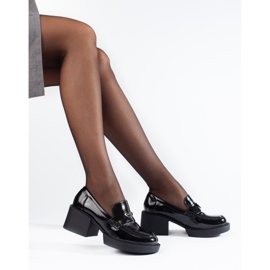 Schwarze Lackschuhe von Shelovet mit hohen Absätzen 2