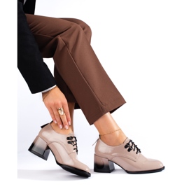 Lack-Schnürschuhe in Beige mit hohen Absätzen von Shelovet 2