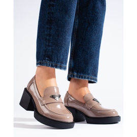 Beige lackierte Shelovet-Damenschuhe 1